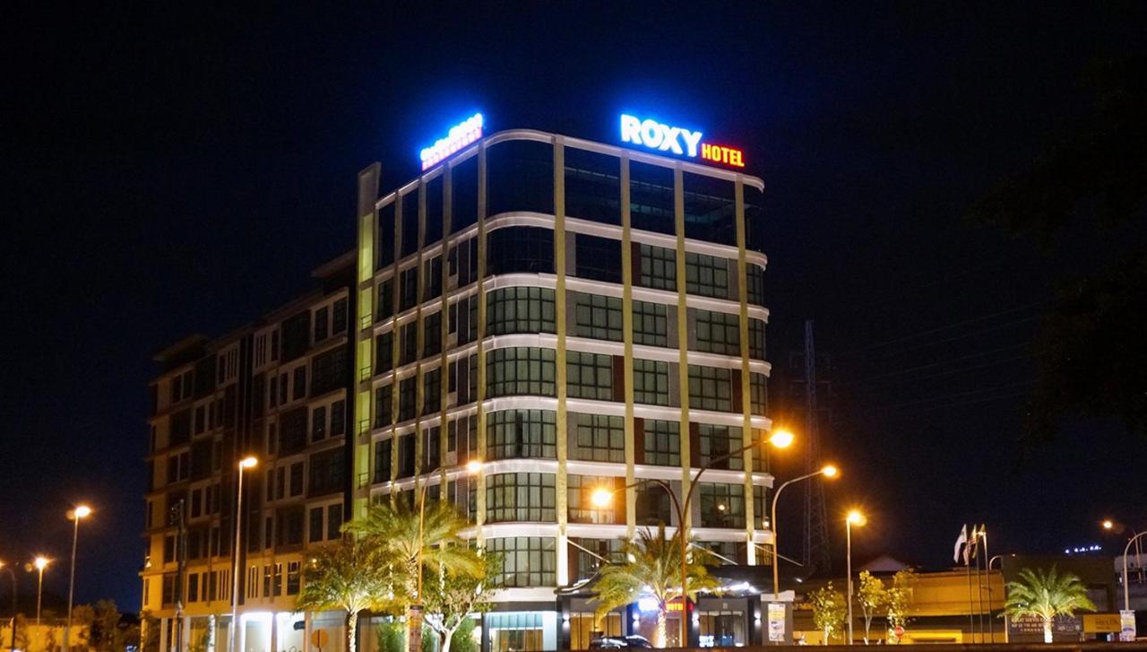 Roxy Hotel & Apartments Кучинг Экстерьер фото