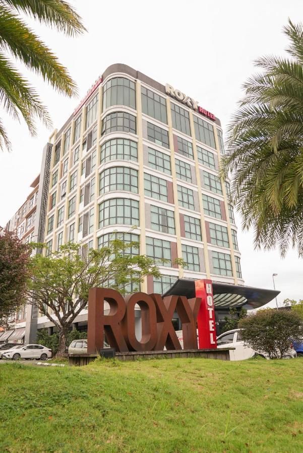 Roxy Hotel & Apartments Кучинг Экстерьер фото