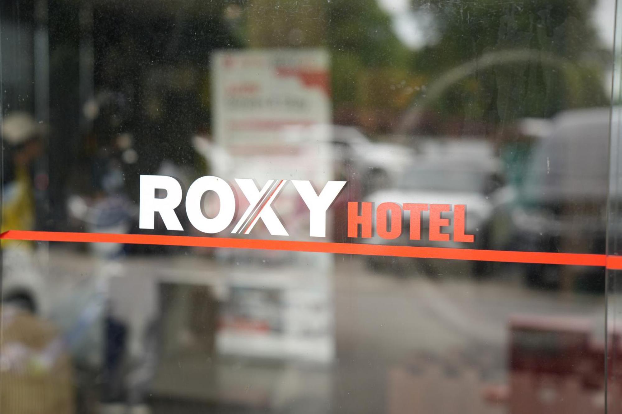 Roxy Hotel & Apartments Кучинг Экстерьер фото