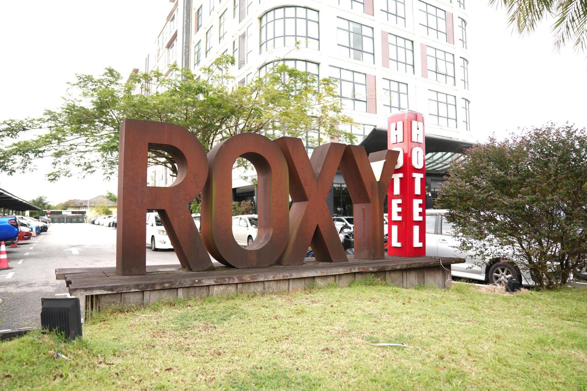 Roxy Hotel & Apartments Кучинг Экстерьер фото