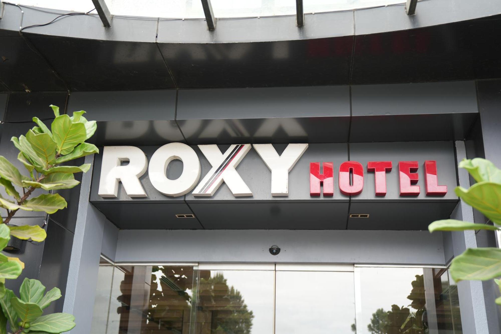 Roxy Hotel & Apartments Кучинг Экстерьер фото