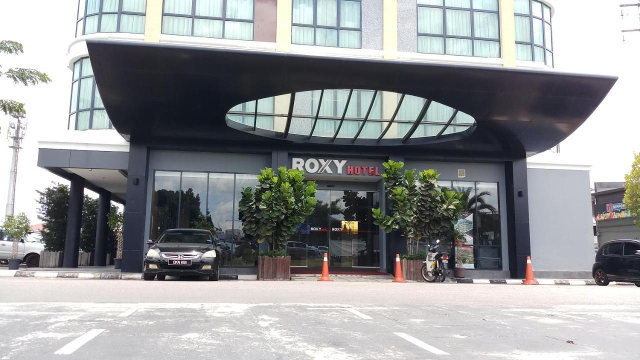 Roxy Hotel & Apartments Кучинг Экстерьер фото